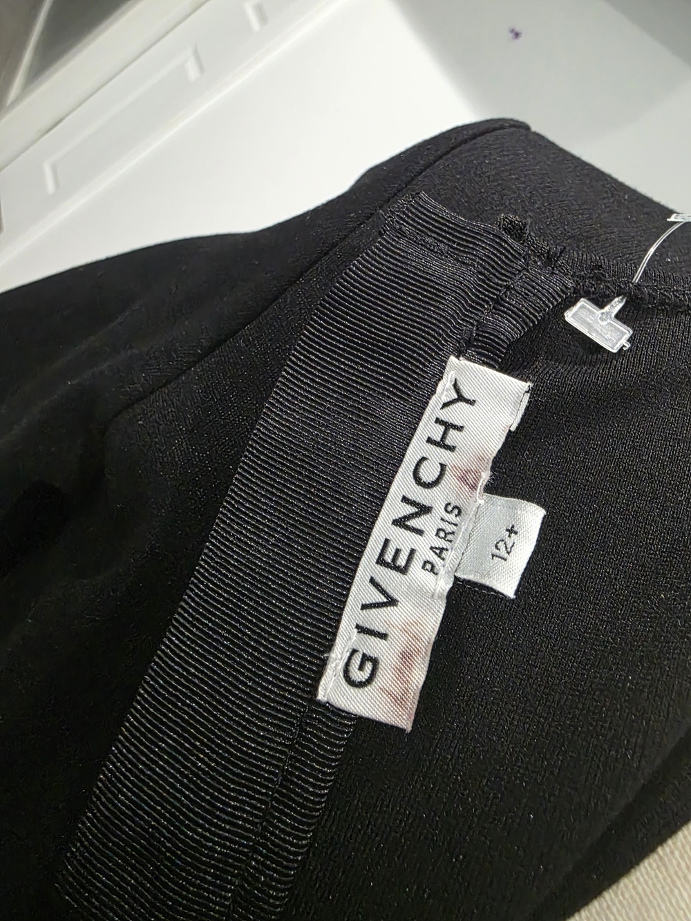 Givenchy dress featuring a contemporary design, a ruffled skirt, and a subtle pr - Picture 4 of 11